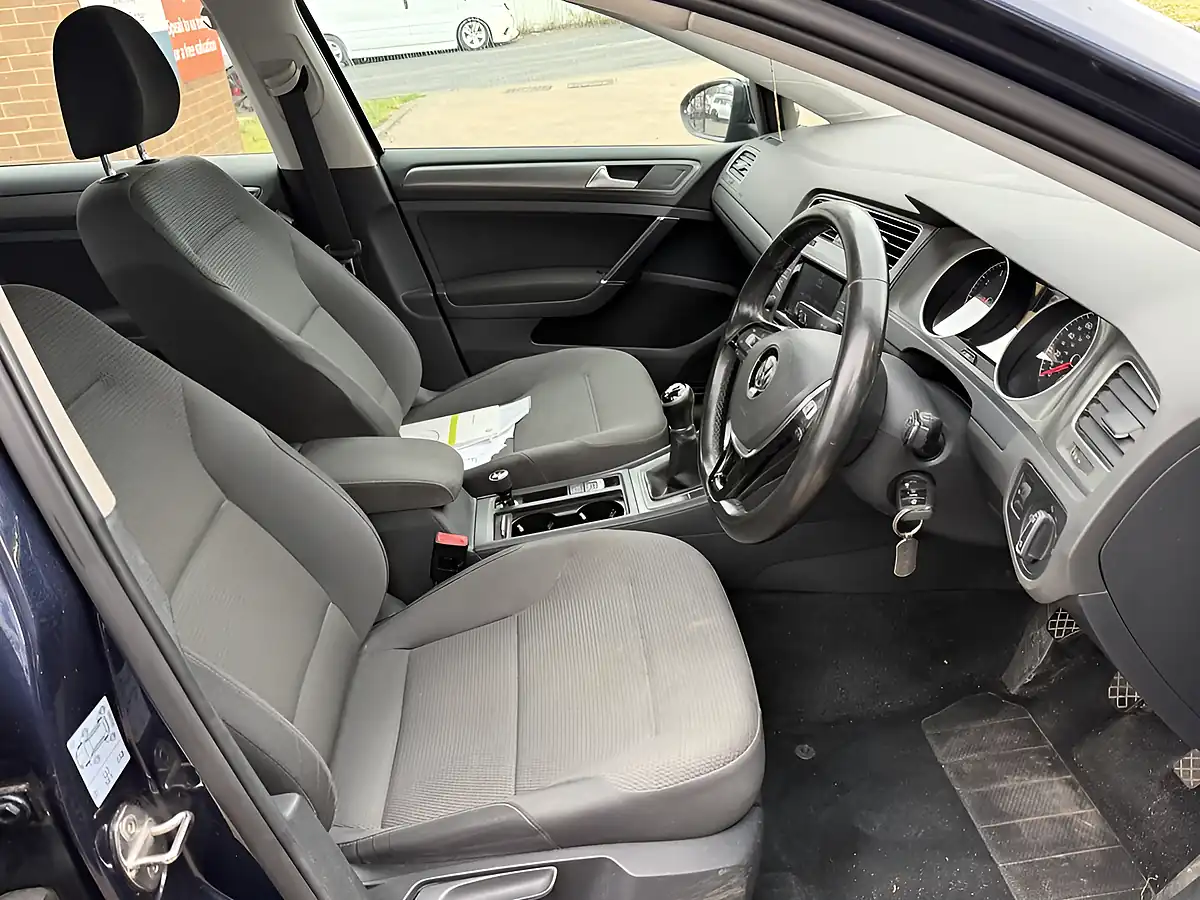 Used 2013 Volkswagen Golf Se Blue - Interior and Exterior details 9