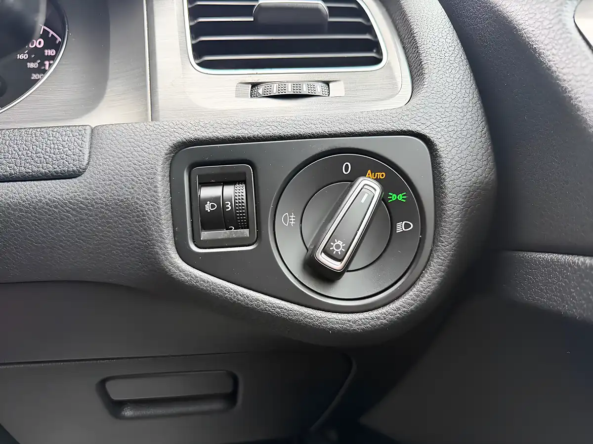 Used 2013 Volkswagen Golf Se Bluemotion Tech Grey - Interior and Exterior details 16