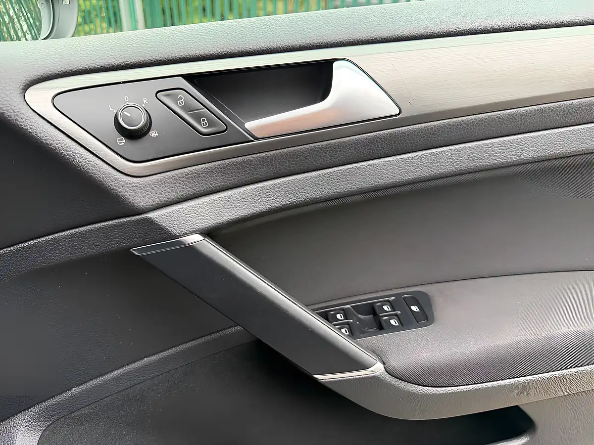 Used 2013 Volkswagen Golf Se Bluemotion Tech Grey - Interior and Exterior details 17