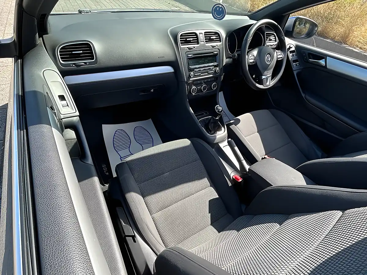 Used 2013 Volkswagen Golf Se Cabriolet Blue - Interior and Exterior details 13