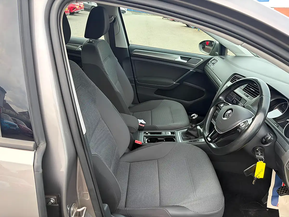 Used 2013 Volkswagen Golf Se Grey - Interior and Exterior details 10