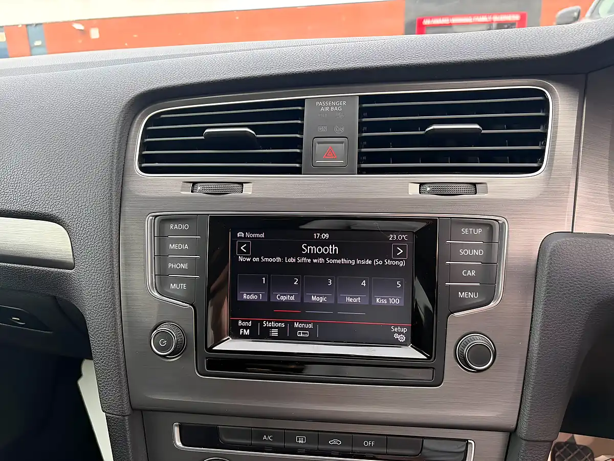 Used 2013 Volkswagen Golf Se Grey - Interior and Exterior details 12