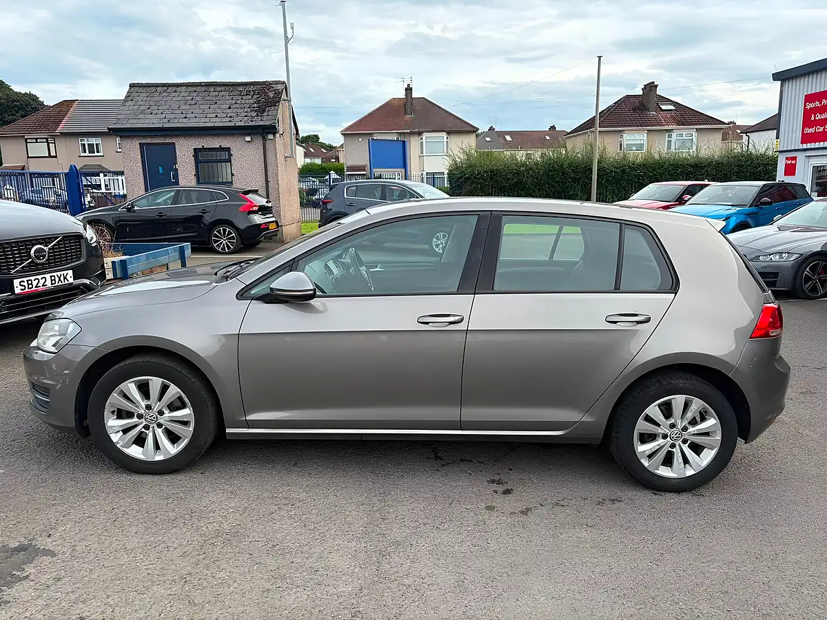 Used 2013 Volkswagen Golf Se Grey - Interior and Exterior details 3