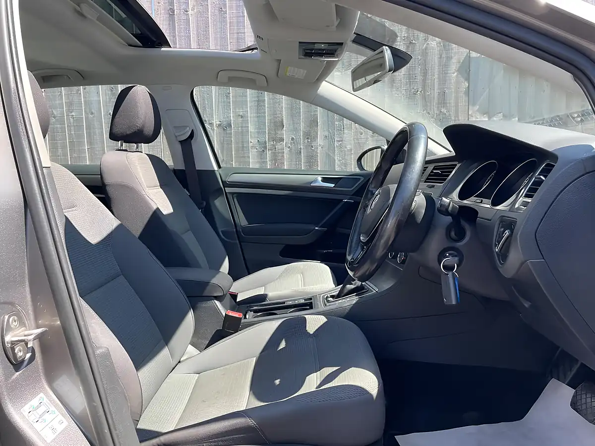 Used 2013 Volkswagen Golf Se Grey - Interior and Exterior details 17