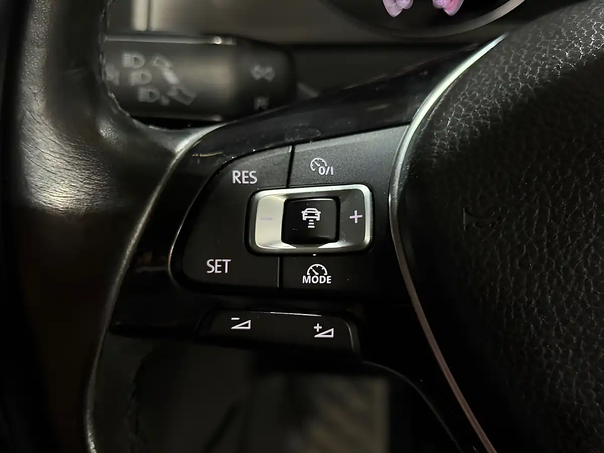 Used 2013 Volkswagen Golf Se Red - Interior and Exterior details 16