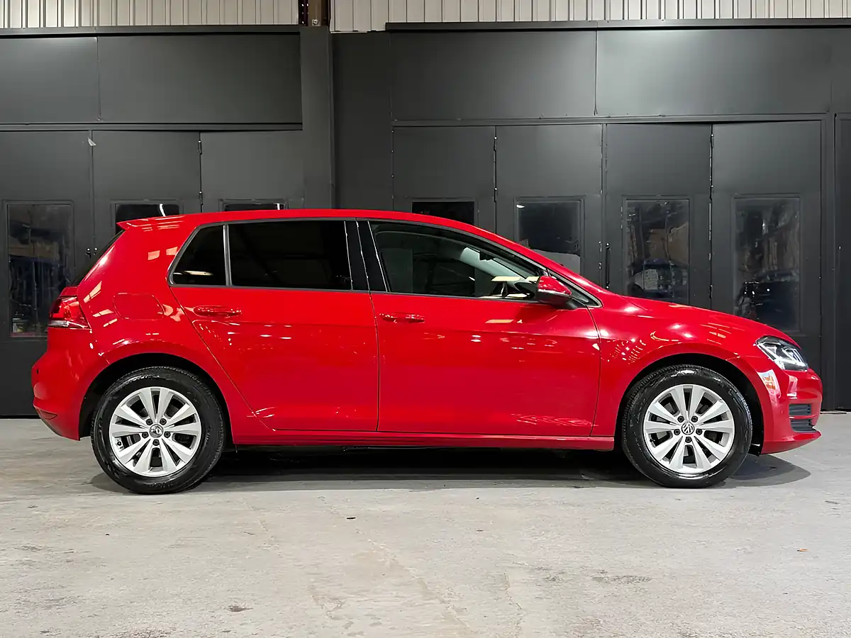 Used 2013 Volkswagen Golf Se Red - Interior and Exterior details 4