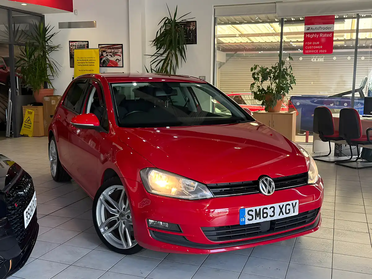 Used 2013 Volkswagen Golf Se Red - Front View