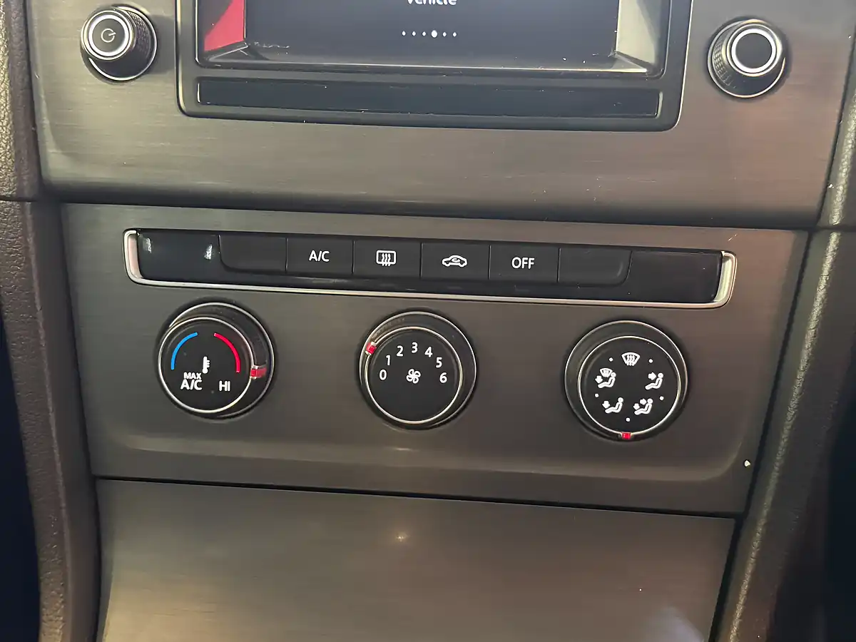 Used 2013 Volkswagen Golf Se Red - Interior and Exterior details 16
