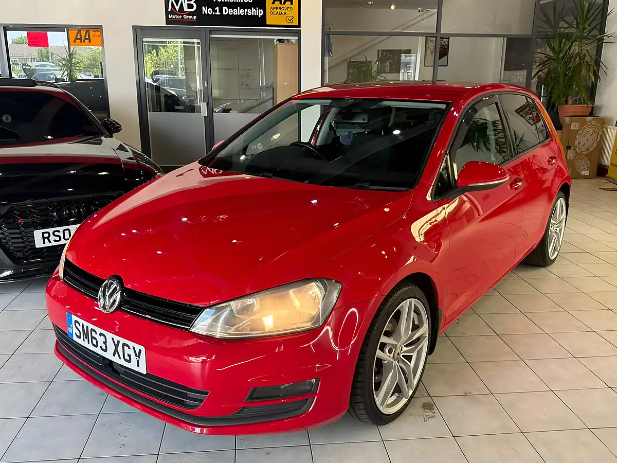 Used 2013 Volkswagen Golf Se Red - Interior and Exterior details 4