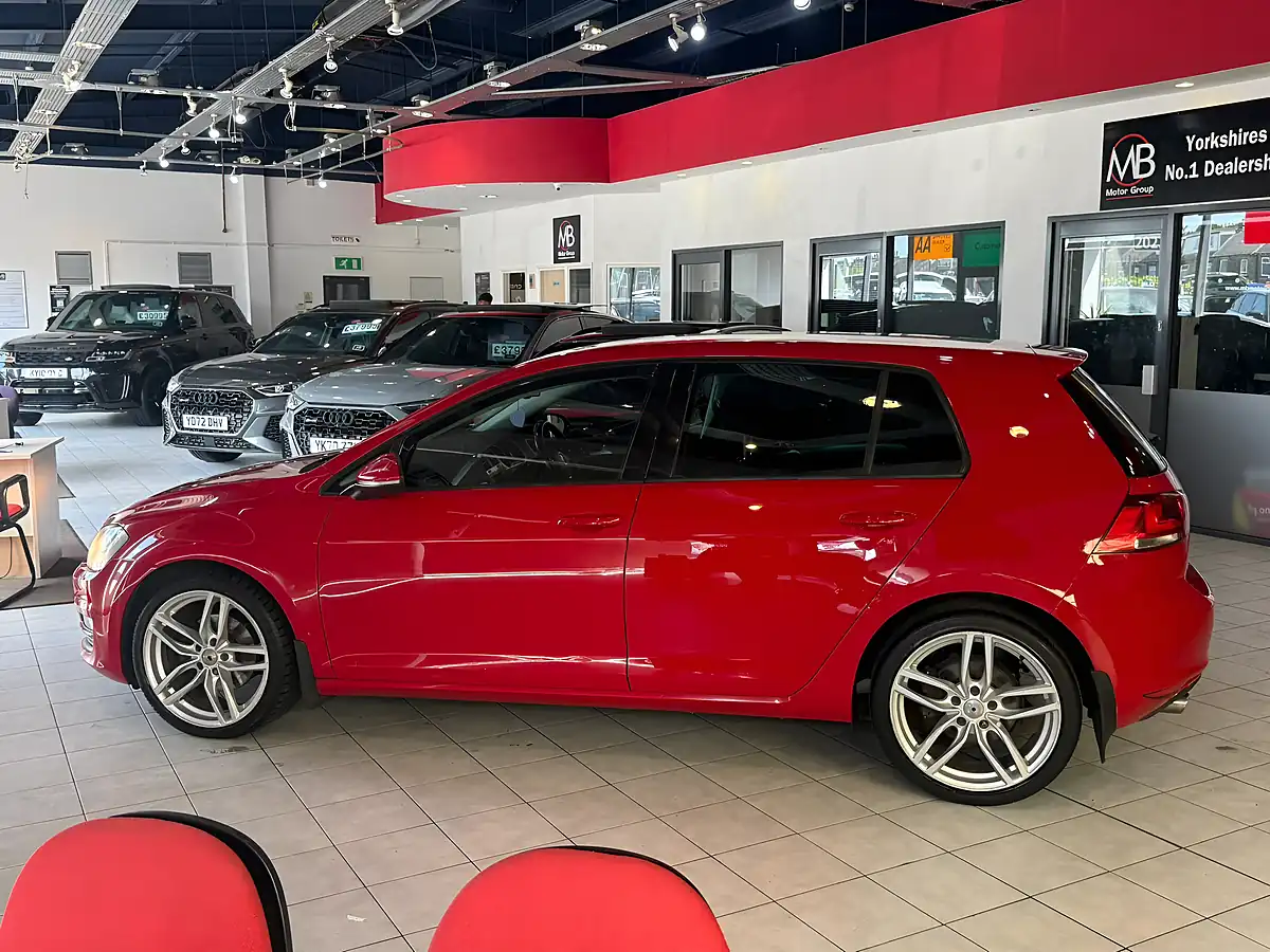 Used 2013 Volkswagen Golf Se Red - Interior and Exterior details 5