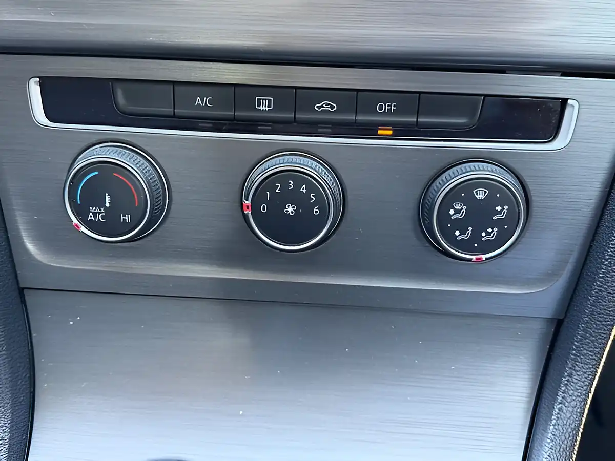 Used 2013 Volkswagen Golf Se Silver - Interior and Exterior details 12