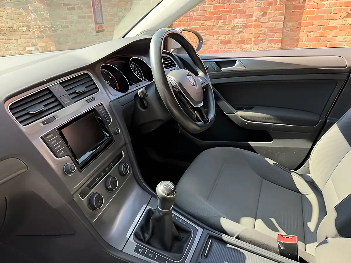 Used 2013 Volkswagen Golf Se Silver - Interior and Exterior details 14