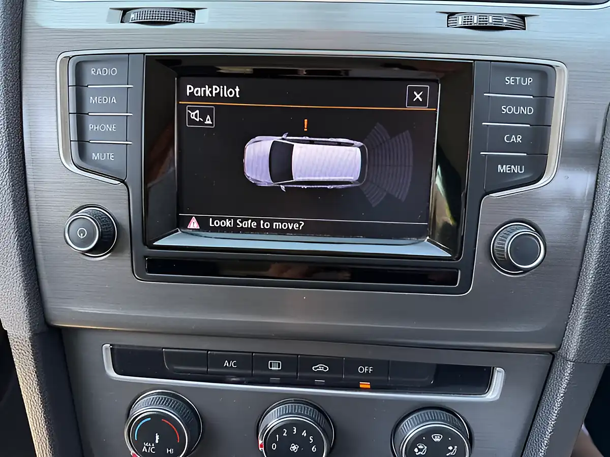 Used 2013 Volkswagen Golf Se Silver - Interior and Exterior details 17