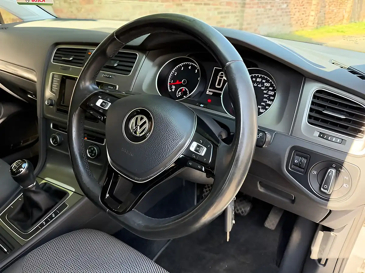 Used 2013 Volkswagen Golf Se Silver - Interior and Exterior details 6