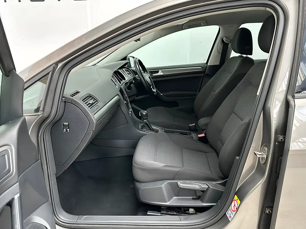 Used 2013 Volkswagen Golf Se Tungsten Silver/Grey - Interior and Exterior details 9
