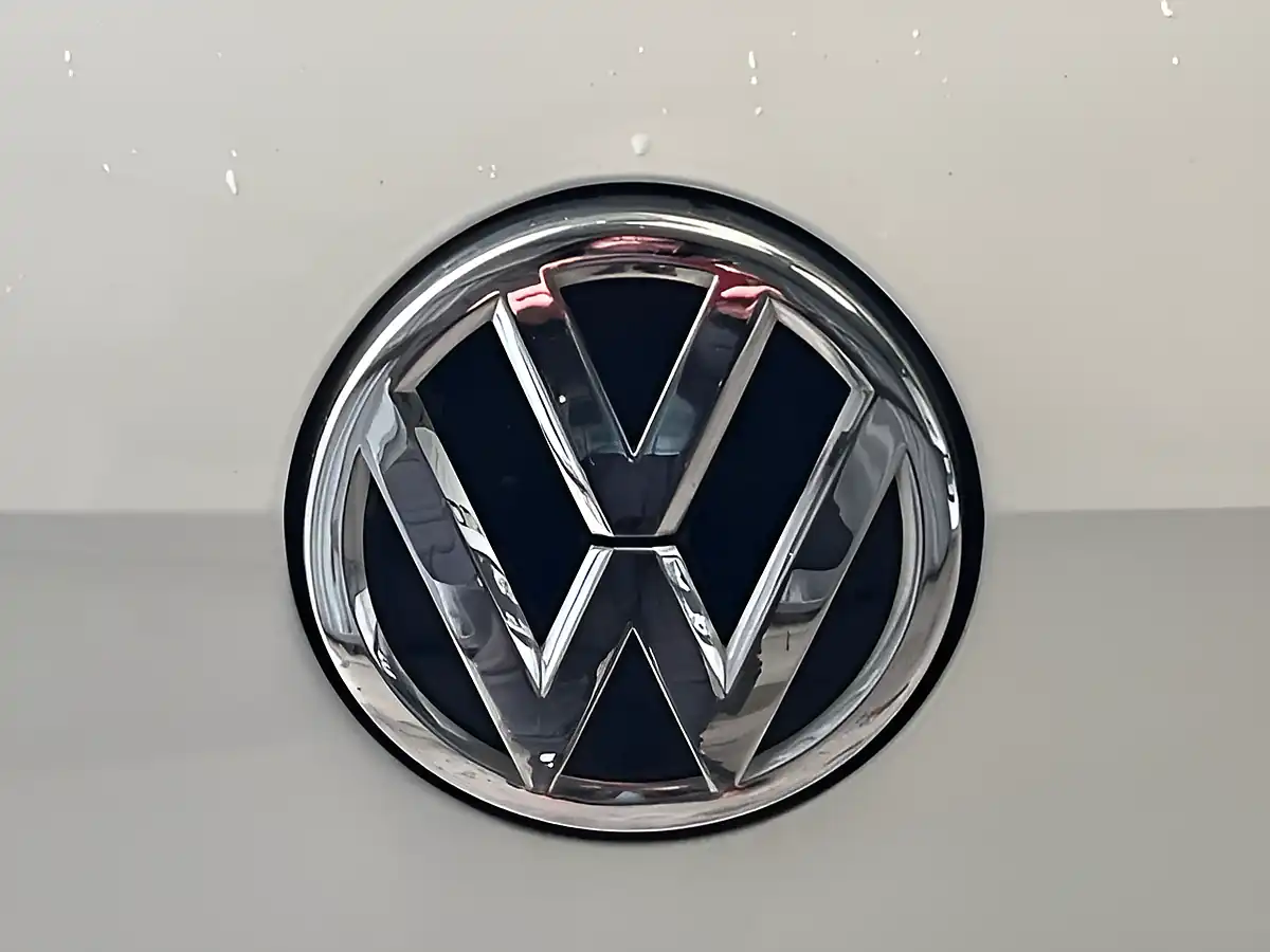 Used 2013 Volkswagen Golf Se White - Interior and Exterior details 12