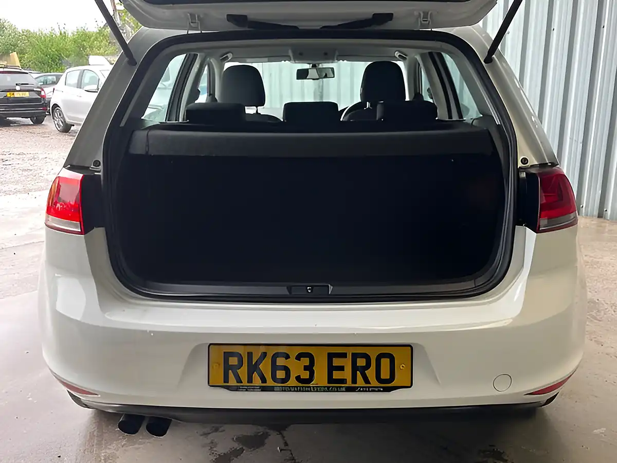 Used 2013 Volkswagen Golf Se White - Interior and Exterior details 14
