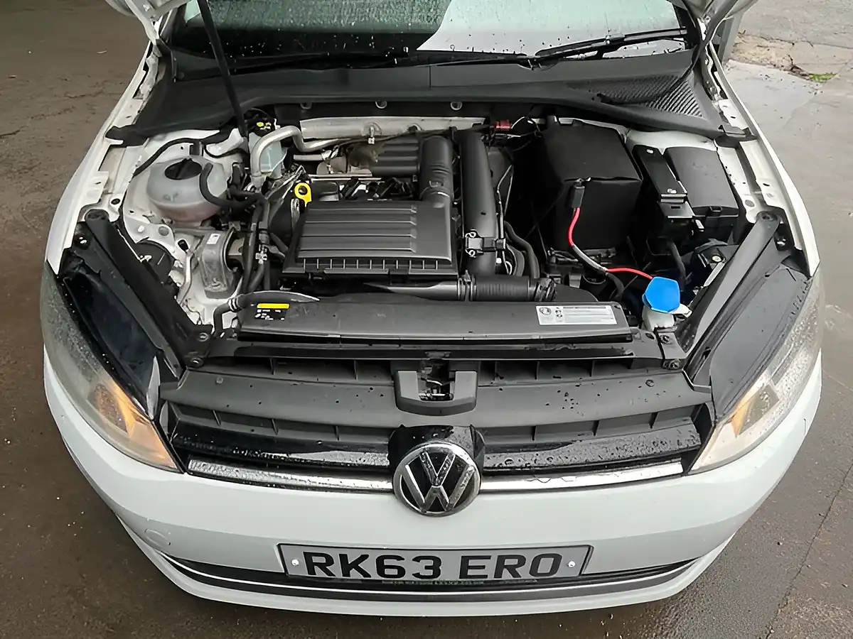 Used 2013 Volkswagen Golf Se White - Interior and Exterior details 16