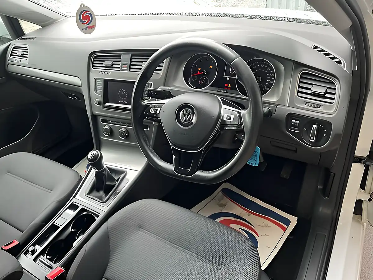 Used 2013 Volkswagen Golf Se White - Interior and Exterior details 18