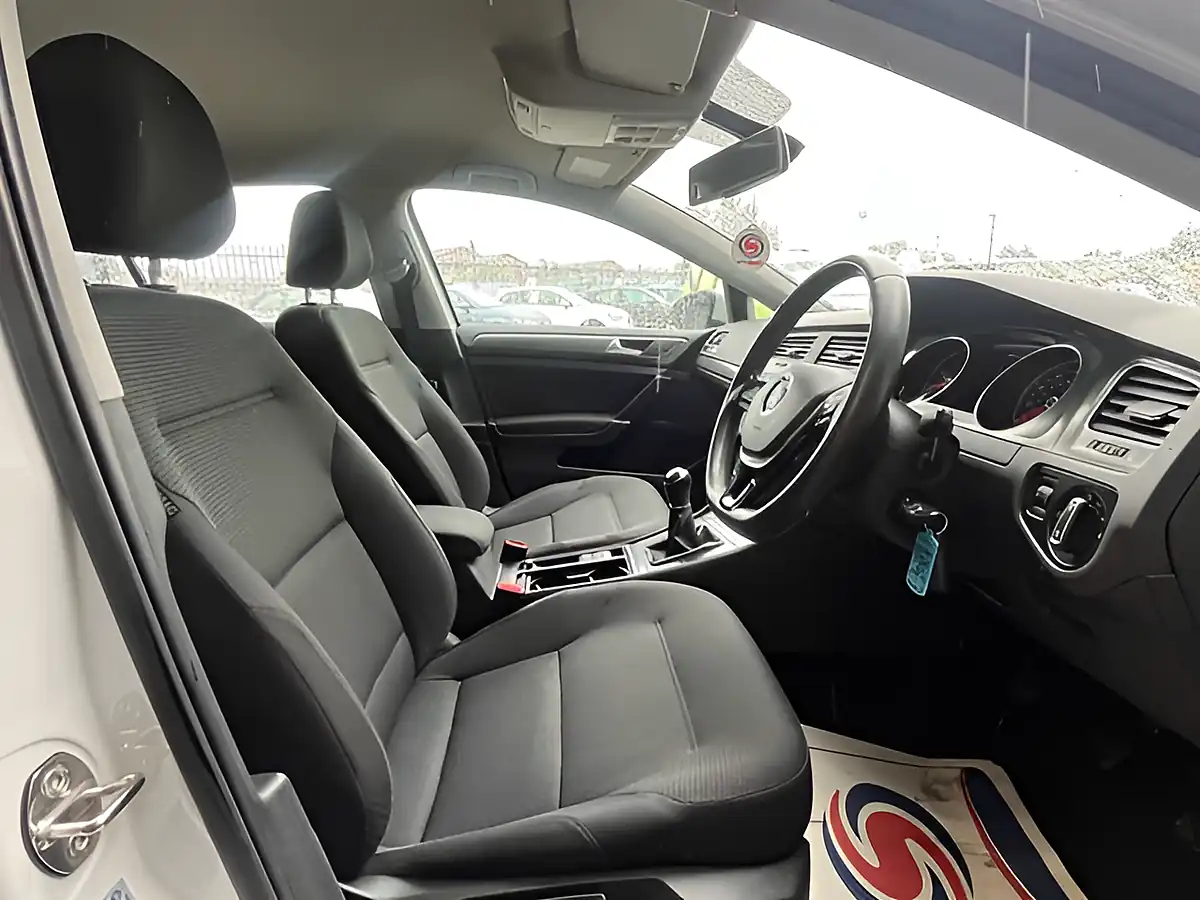 Used 2013 Volkswagen Golf Se White - Interior and Exterior details 5
