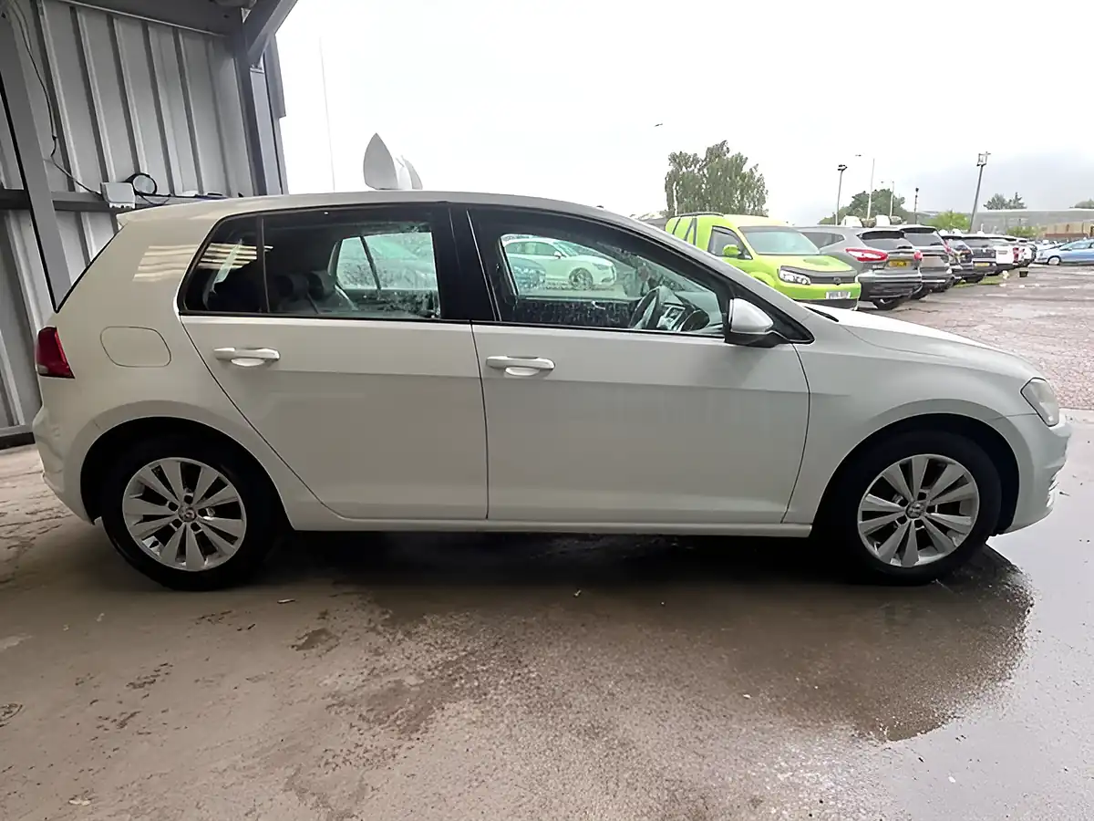 Used 2013 Volkswagen Golf Se White - Interior and Exterior details 8