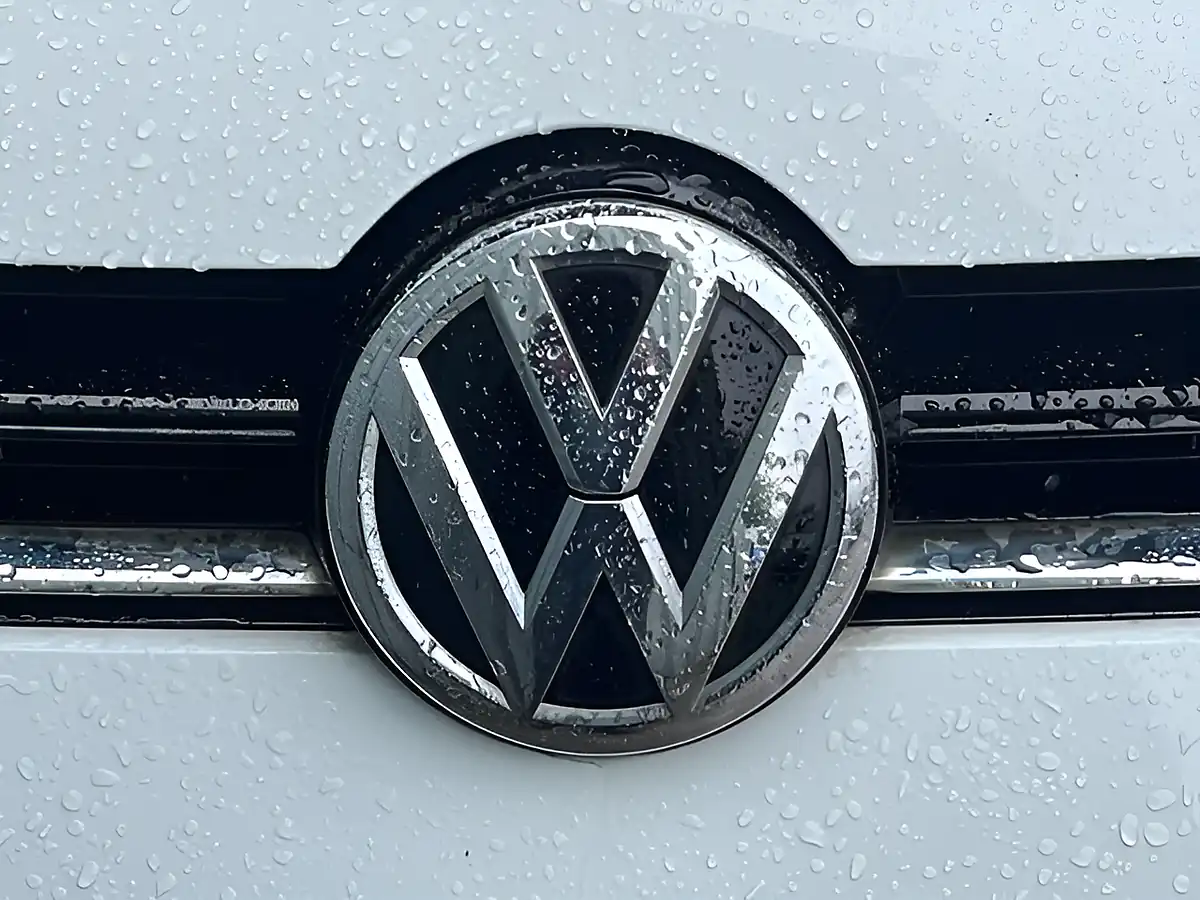 Used 2013 Volkswagen Golf Se White - Interior and Exterior details 9