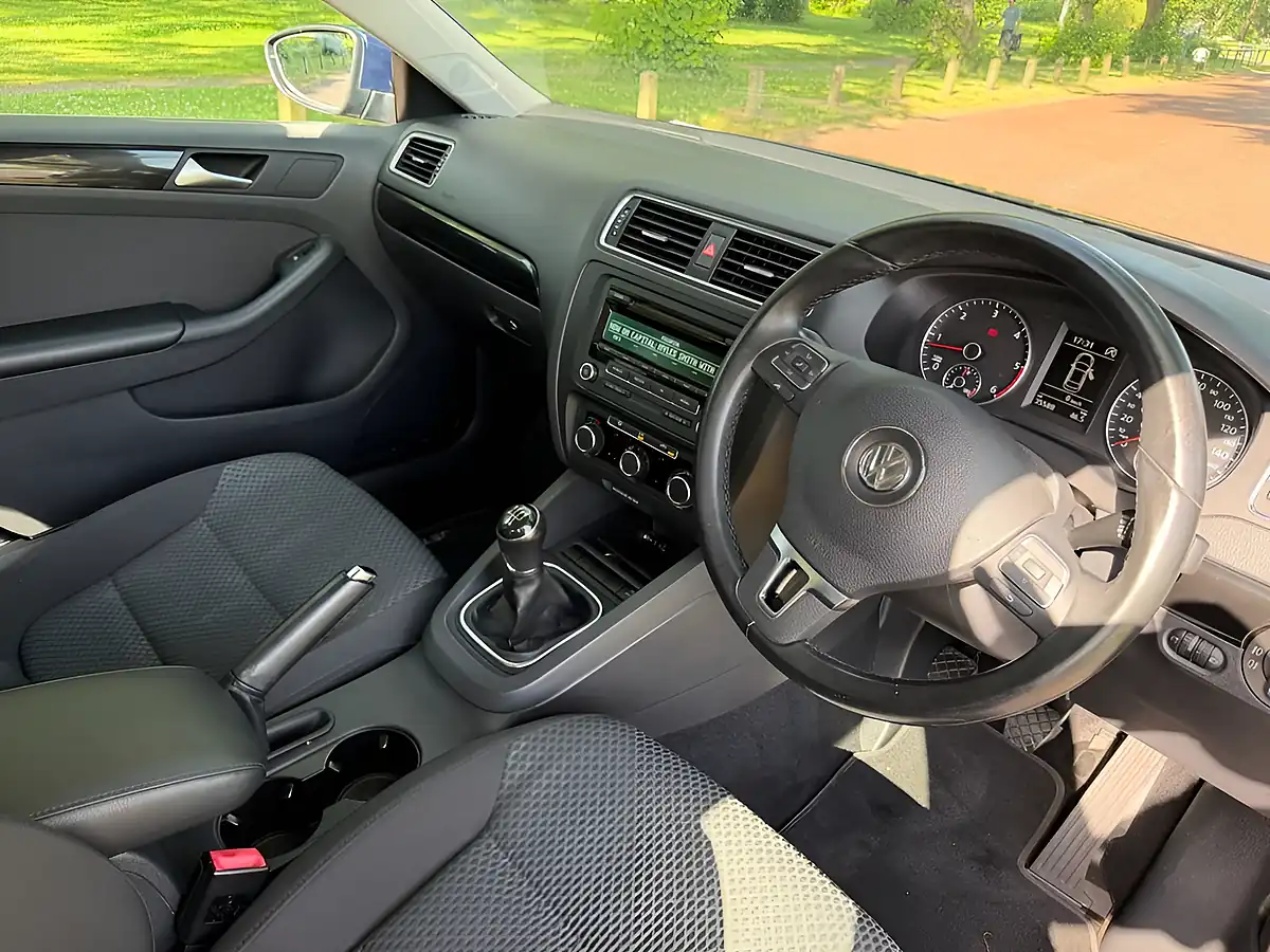 Used 2013 Volkswagen Jetta Bluemotion Tech Se Blue - Interior and Exterior details 10