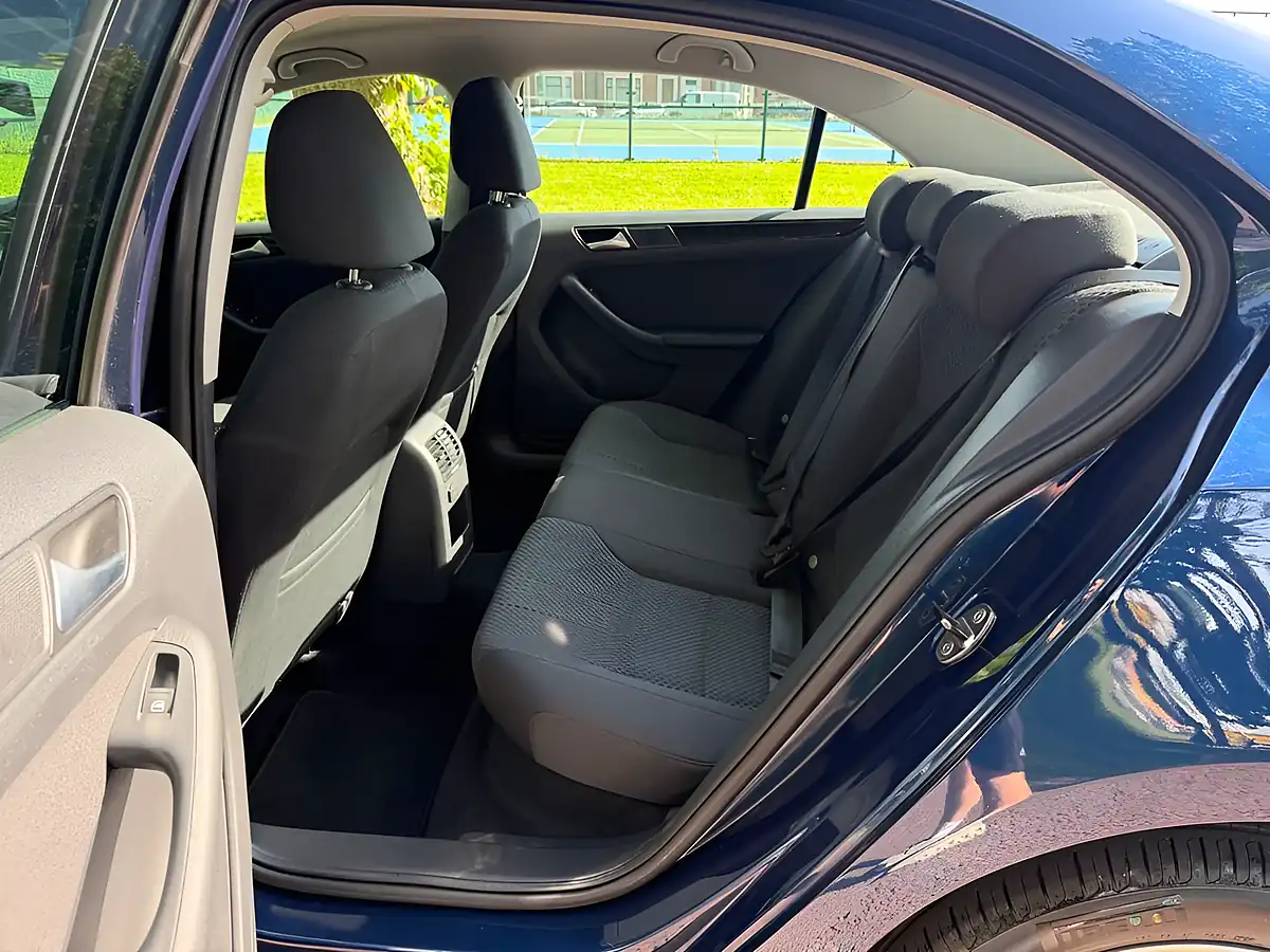 Used 2013 Volkswagen Jetta Bluemotion Tech Se Blue - Interior and Exterior details 17