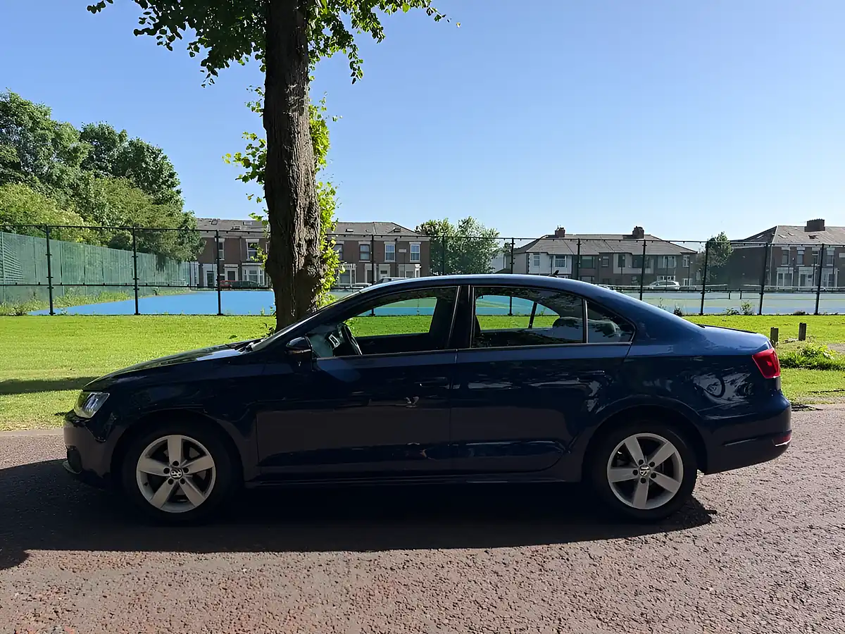 Used 2013 Volkswagen Jetta Bluemotion Tech Se Blue - Interior and Exterior details 4