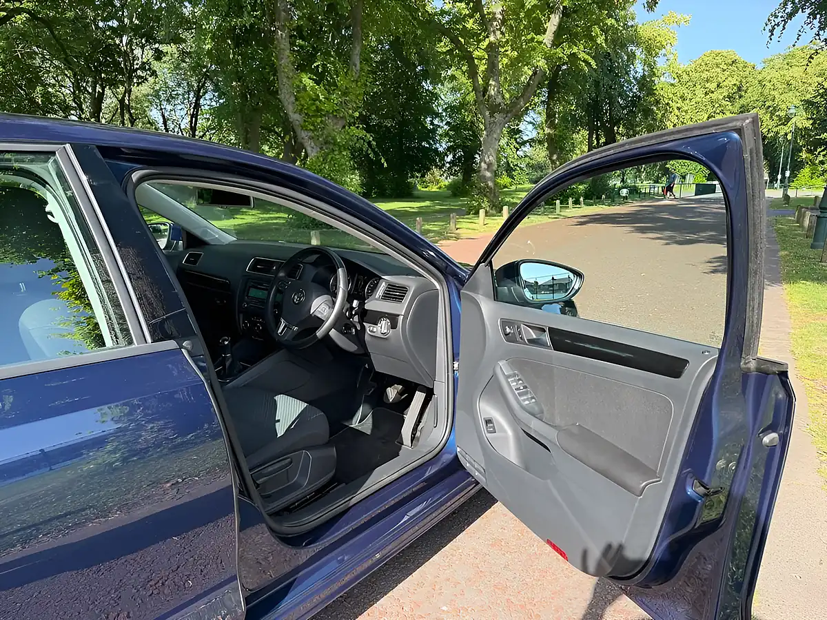 Used 2013 Volkswagen Jetta Bluemotion Tech Se Blue - Interior and Exterior details 7