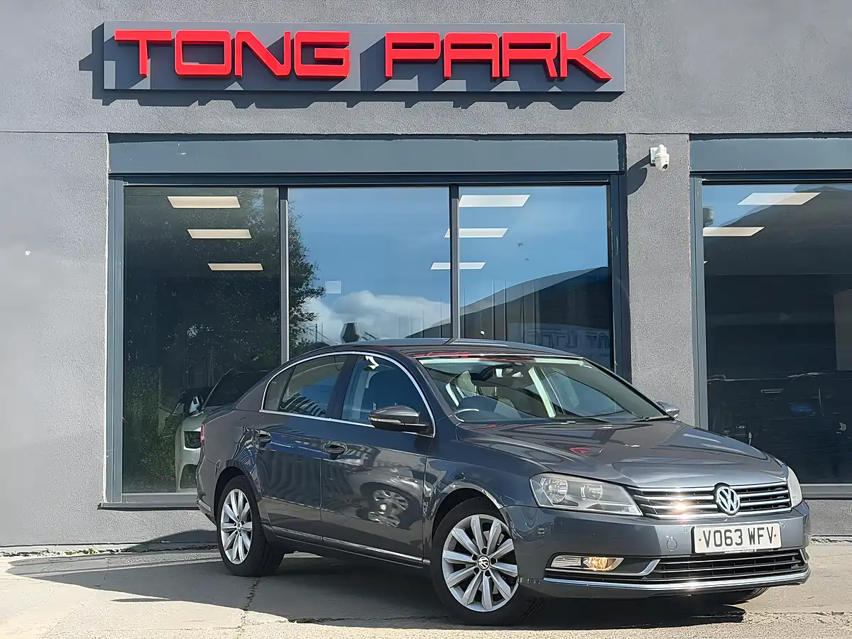 Used 2013 Volkswagen Passat Bluemotion Tech Highline Grey - Front View