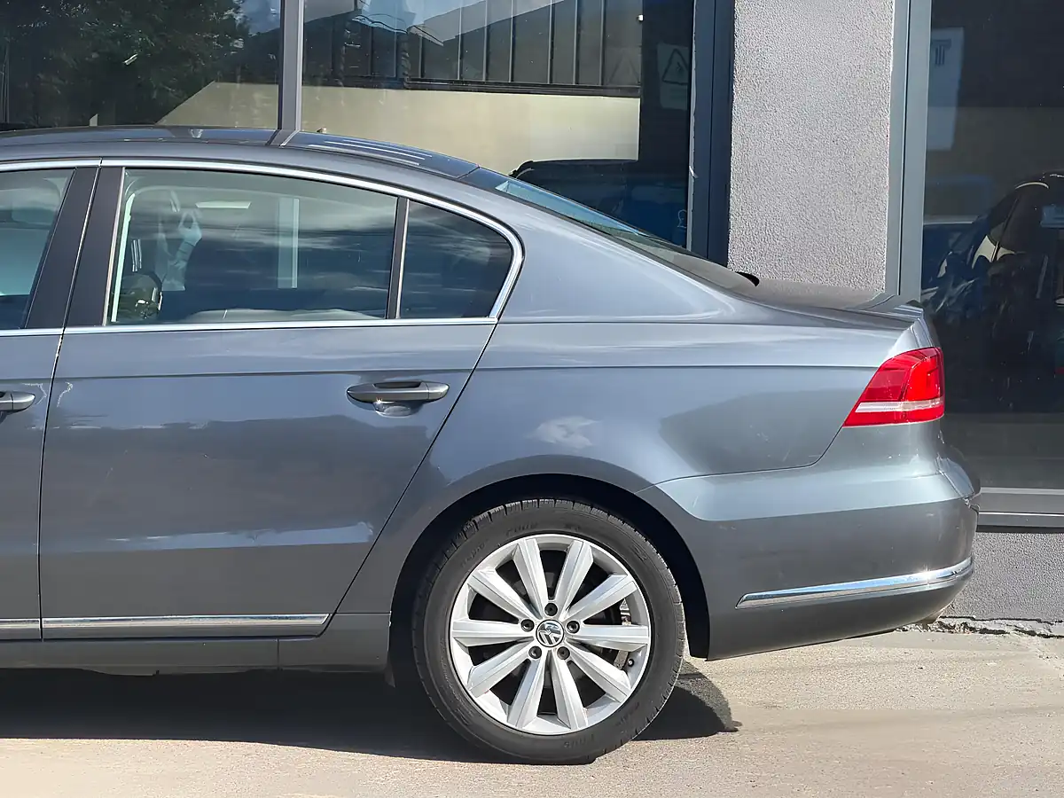 Used 2013 Volkswagen Passat Bluemotion Tech Highline Grey - Interior and Exterior details 11