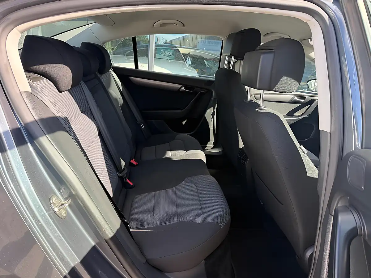 Used 2013 Volkswagen Passat Bluemotion Tech Highline Grey - Interior and Exterior details 18