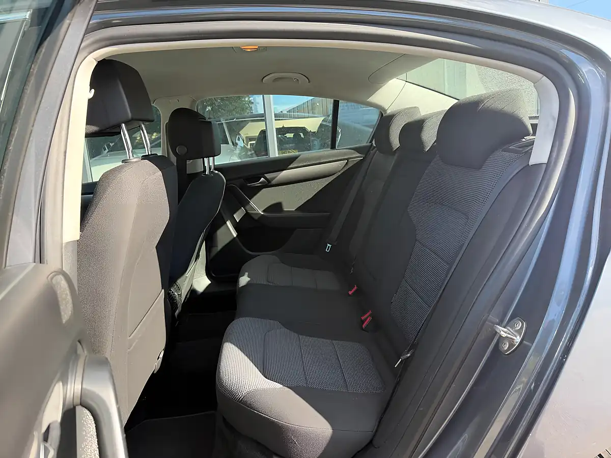 Used 2013 Volkswagen Passat Bluemotion Tech Highline Grey - Interior and Exterior details 19