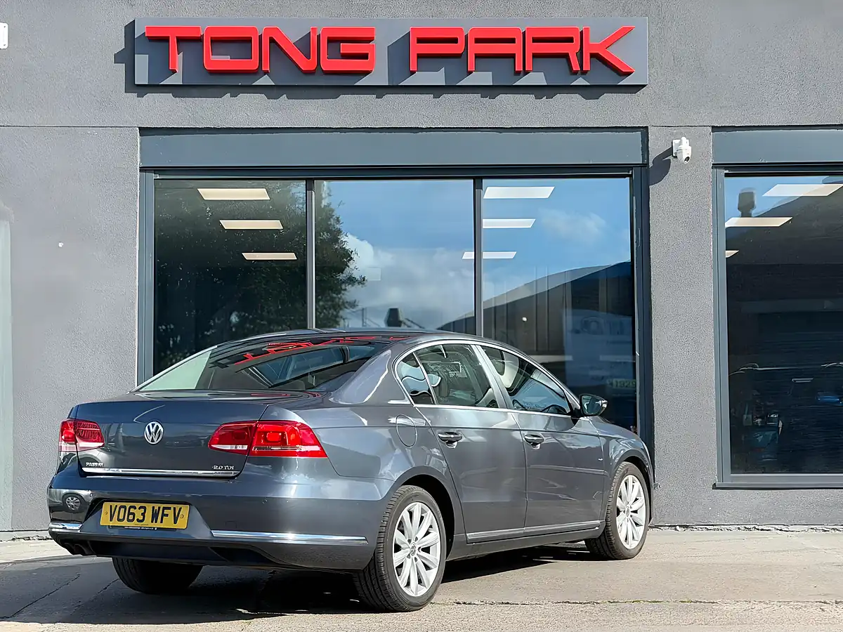 Used 2013 Volkswagen Passat Bluemotion Tech Highline Grey - Interior and Exterior details 5