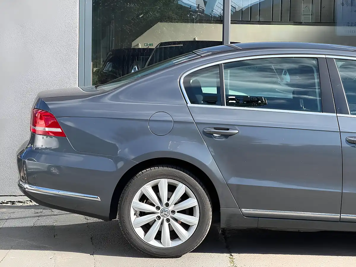 Used 2013 Volkswagen Passat Bluemotion Tech Highline Grey - Interior and Exterior details 8