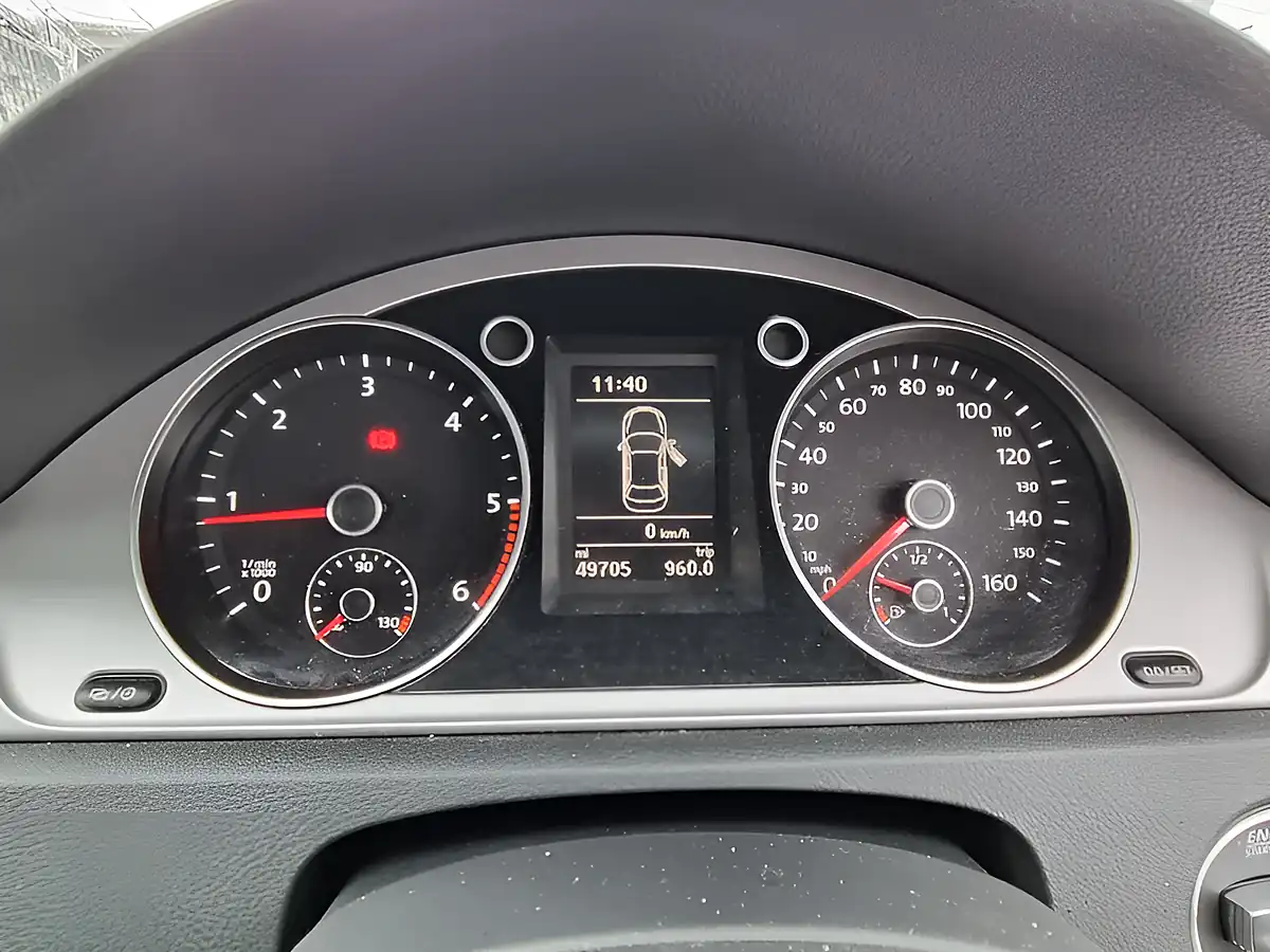 Used 2013 Volkswagen Passat Bluemotion Tech S White - Interior and Exterior details 16