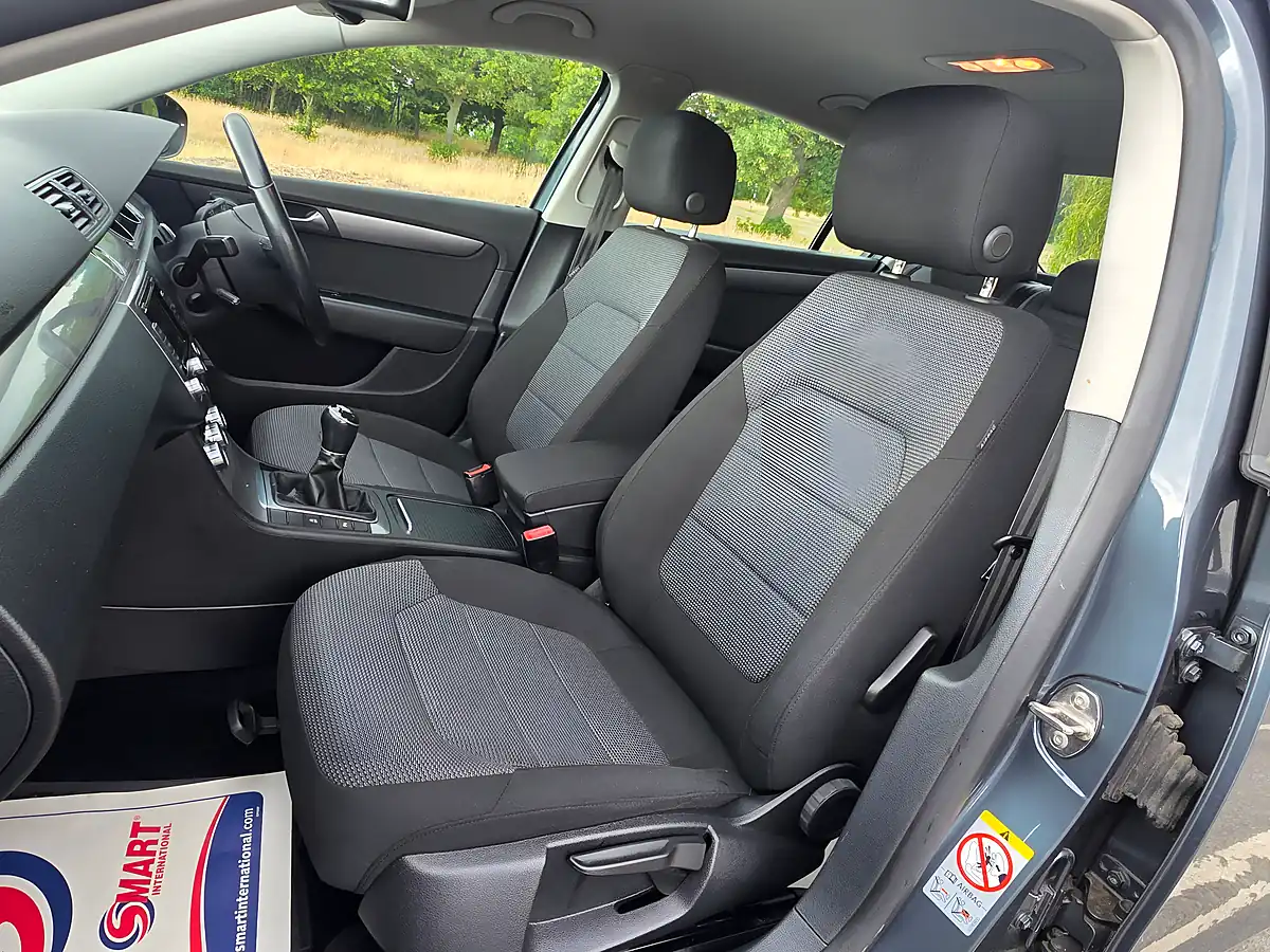 Used 2013 Volkswagen Passat Highline Grey - Interior and Exterior details 10