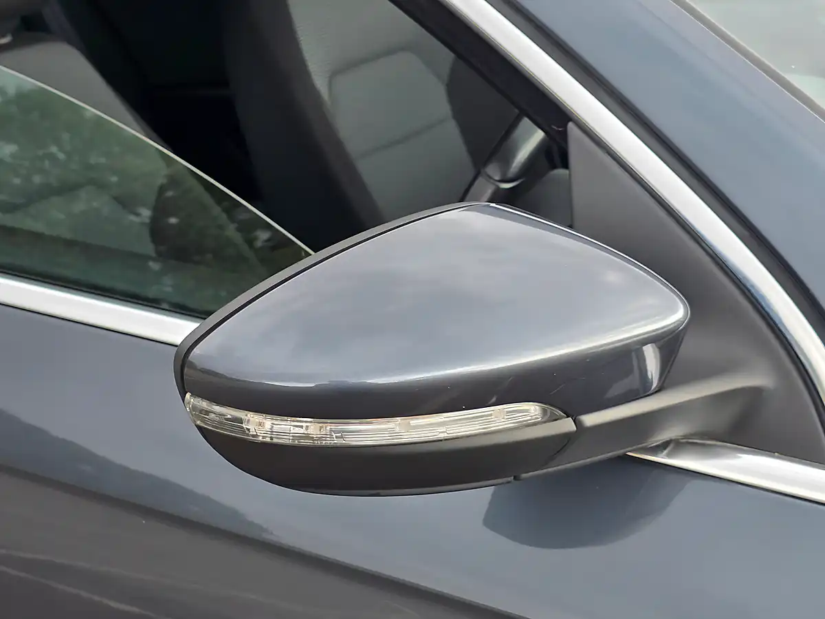 Used 2013 Volkswagen Passat Highline Grey - Interior and Exterior details 18