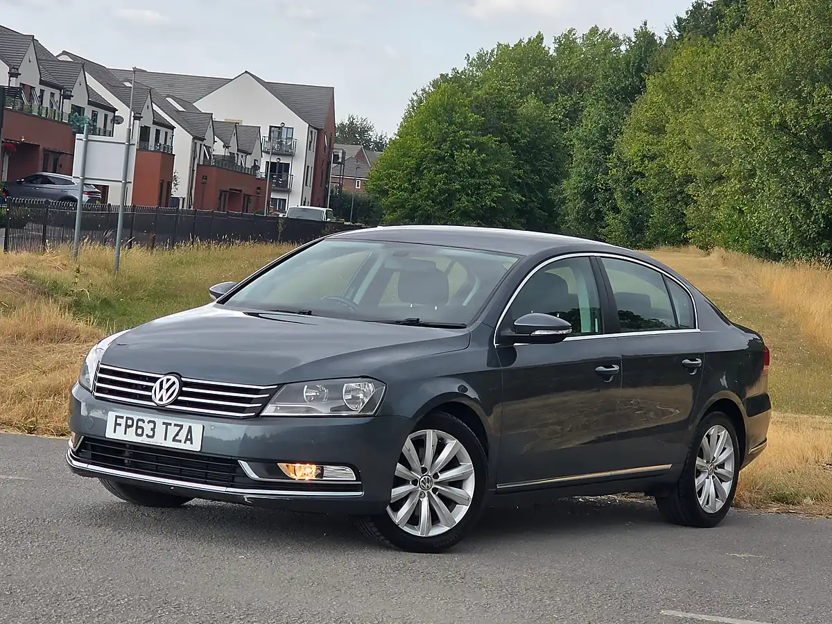 Used 2013 Volkswagen Passat Highline Grey - Interior and Exterior details 3