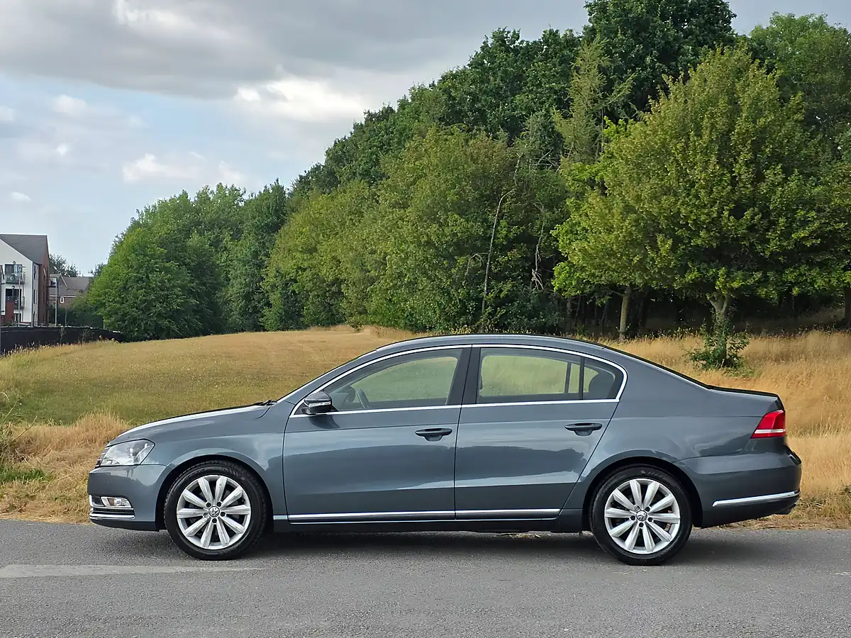 Used 2013 Volkswagen Passat Highline Grey - Interior and Exterior details 4