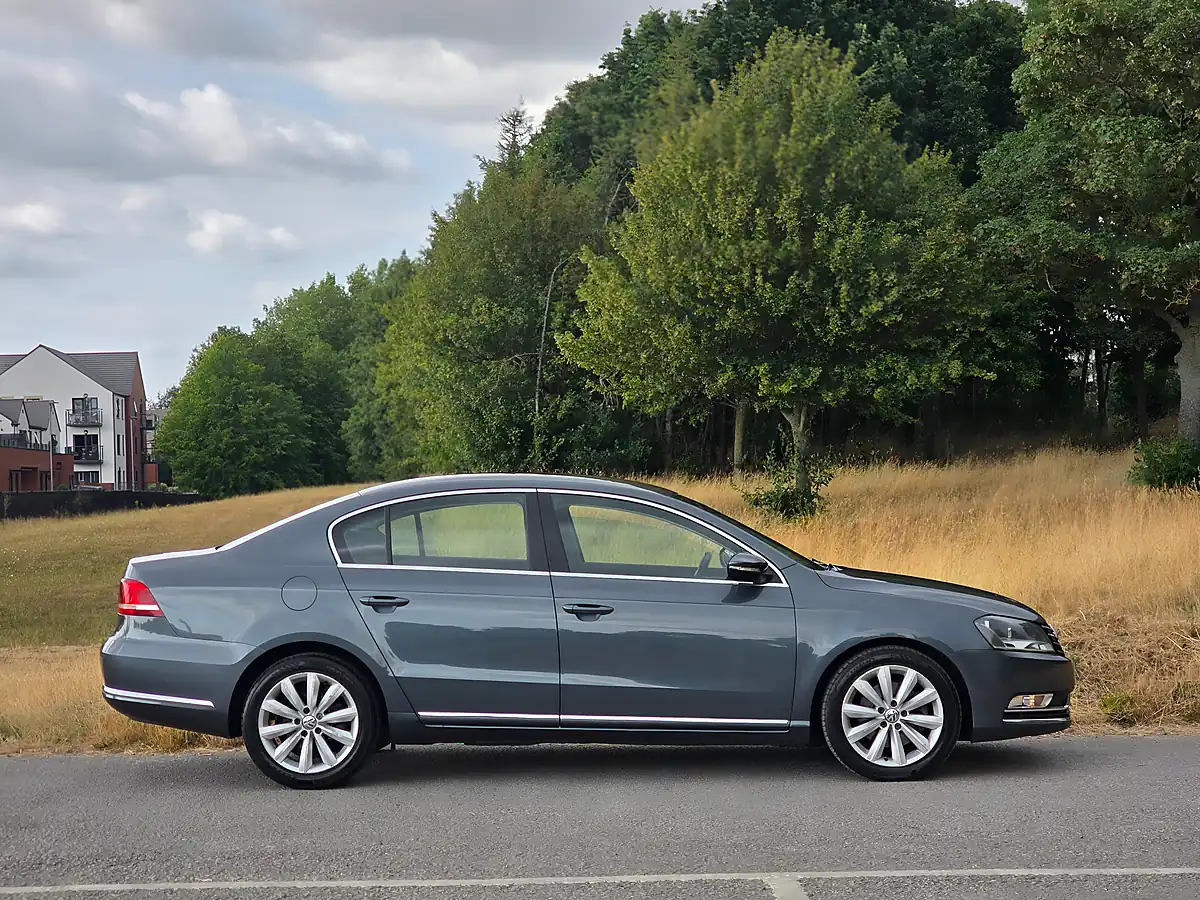 Used 2013 Volkswagen Passat Highline Grey - Interior and Exterior details 8
