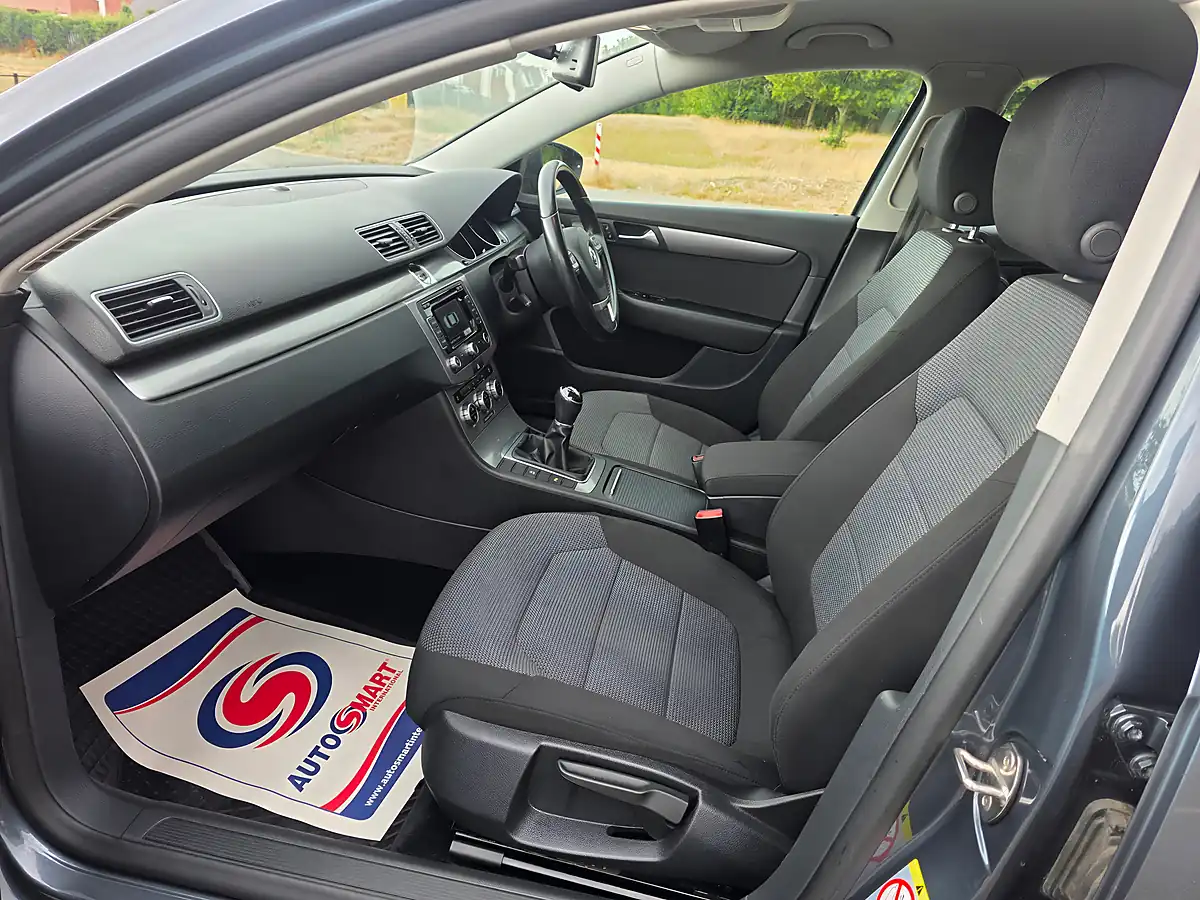 Used 2013 Volkswagen Passat Highline Grey - Interior and Exterior details 9