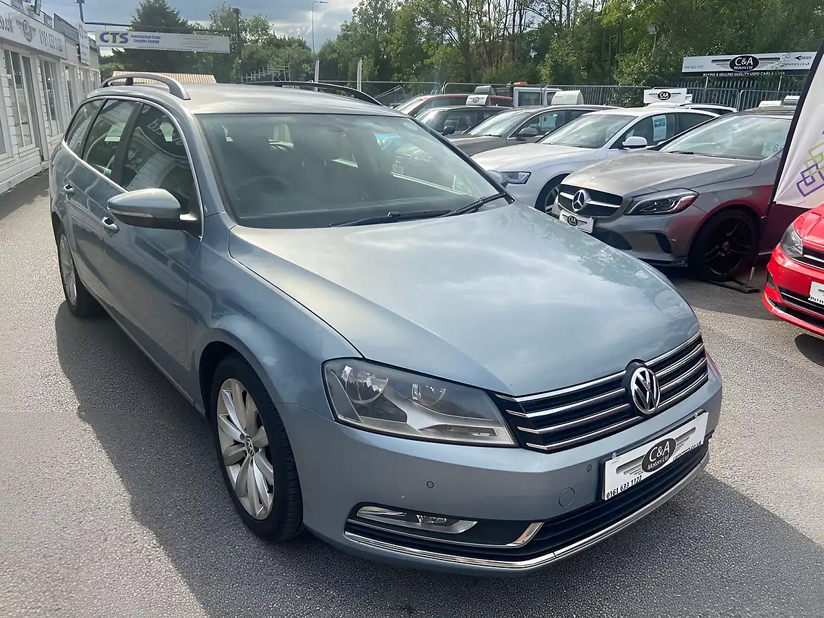Used 2013 Volkswagen Passat Highline Grey - Front View