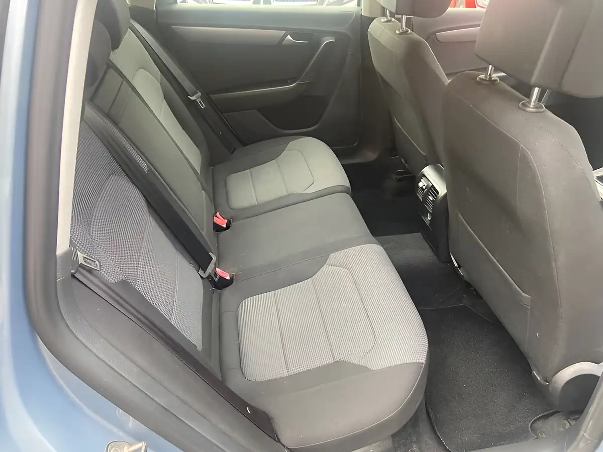 Used 2013 Volkswagen Passat Highline Grey - Interior and Exterior details 10
