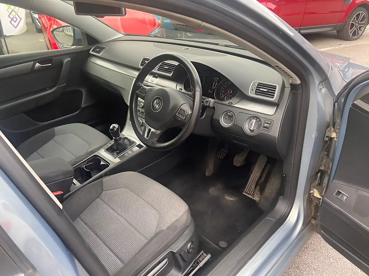 Used 2013 Volkswagen Passat Highline Grey - Interior and Exterior details 14