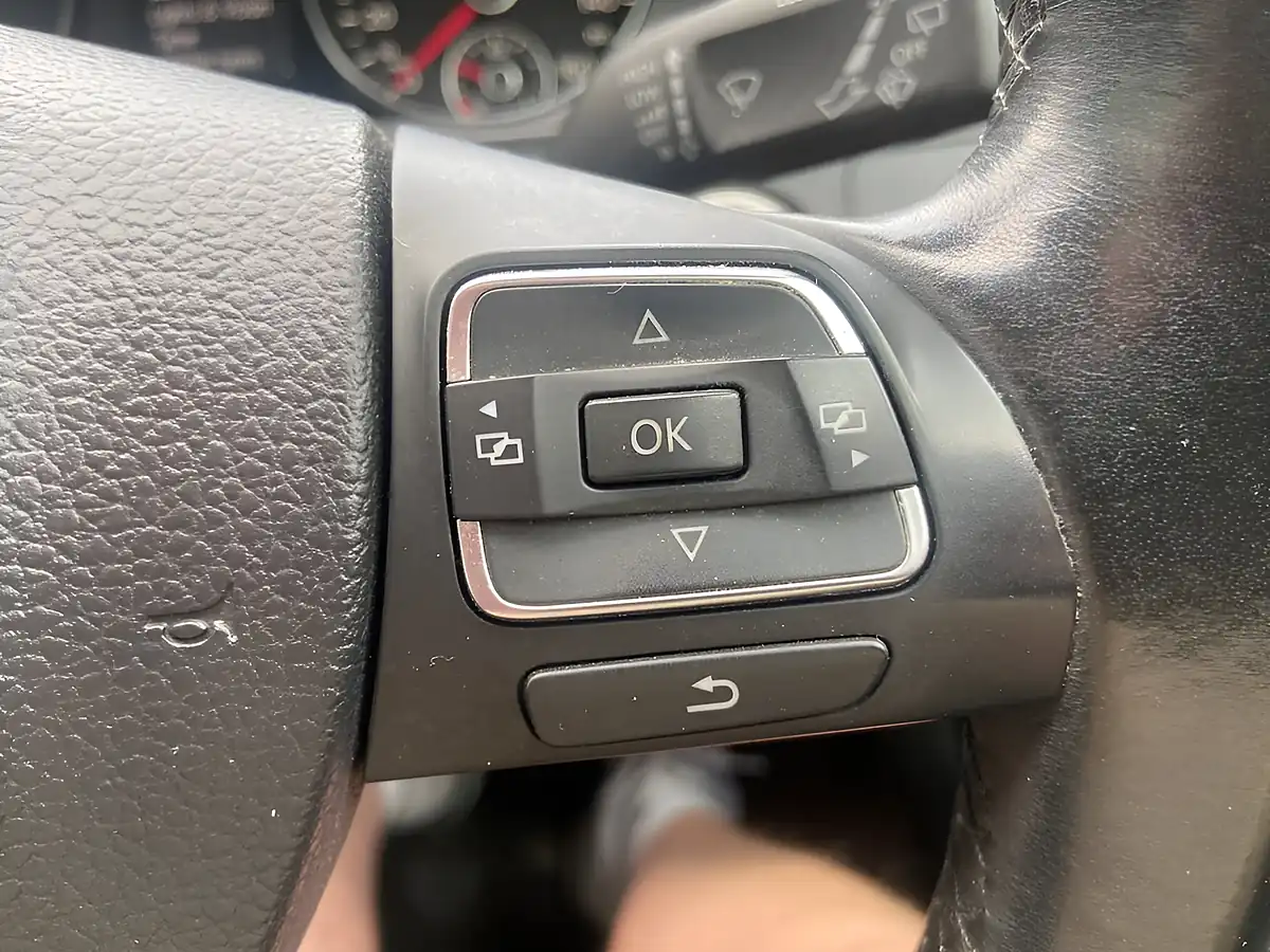 Used 2013 Volkswagen Passat Highline Grey - Interior and Exterior details 16