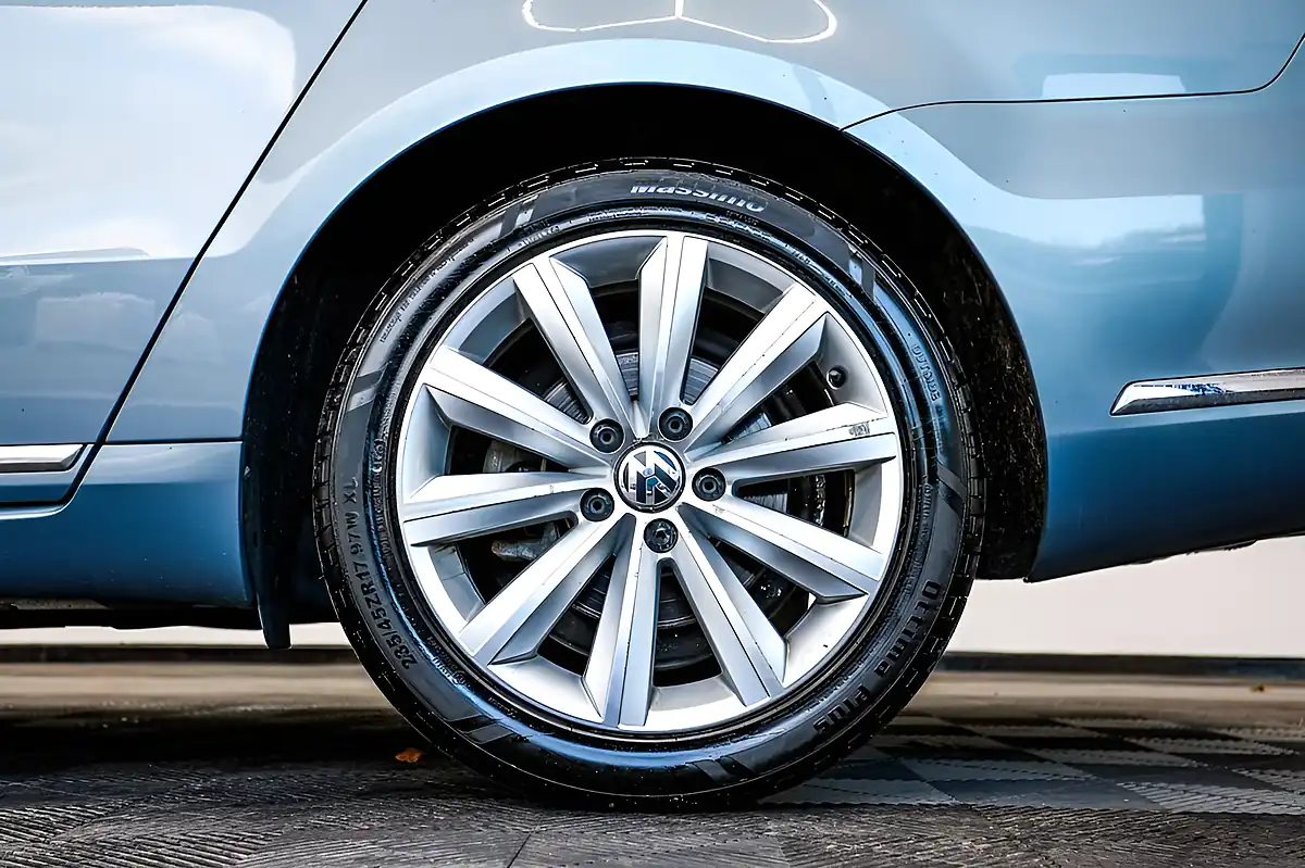 Used 2013 Volkswagen Passat Highline Grey - Interior and Exterior details 15