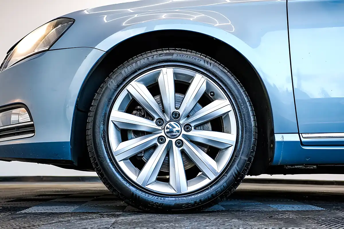 Used 2013 Volkswagen Passat Highline Grey - Interior and Exterior details 16