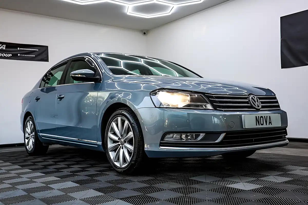 Used 2013 Volkswagen Passat Highline Grey - Interior and Exterior details 3